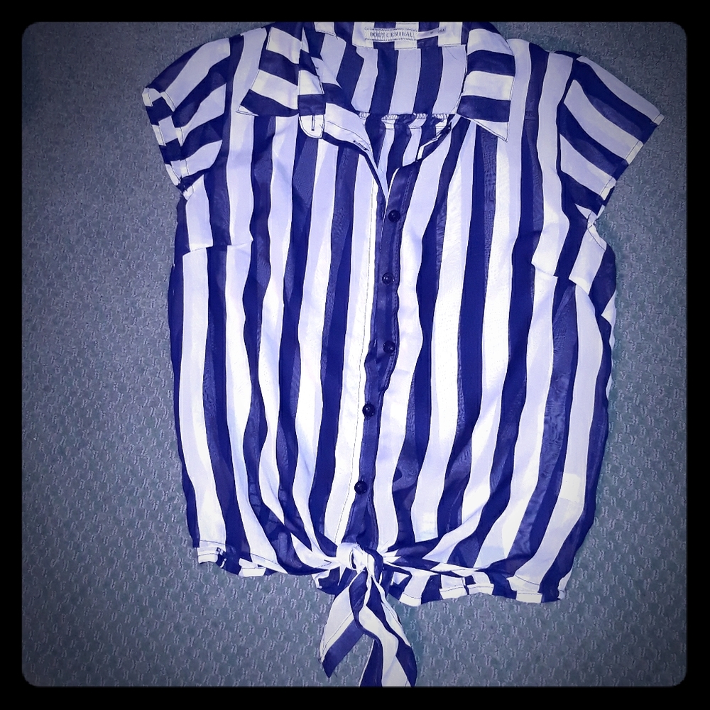 🦋 White and Navy Tie front shirt